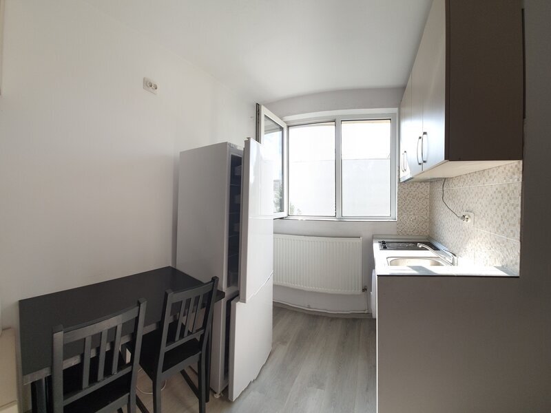 Piata Trapezului, 7 minute metrou 1 Decembrie 1918,